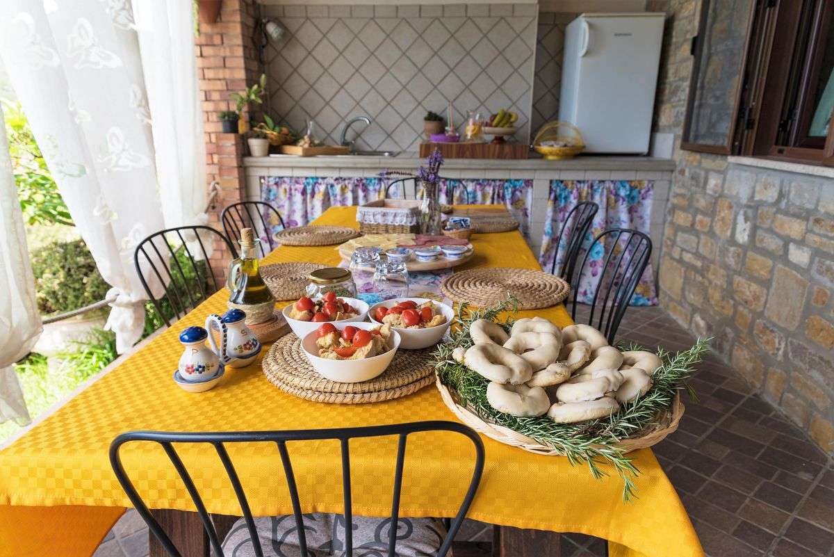 Il Brillocco Frühstückstisch auf der Veranda