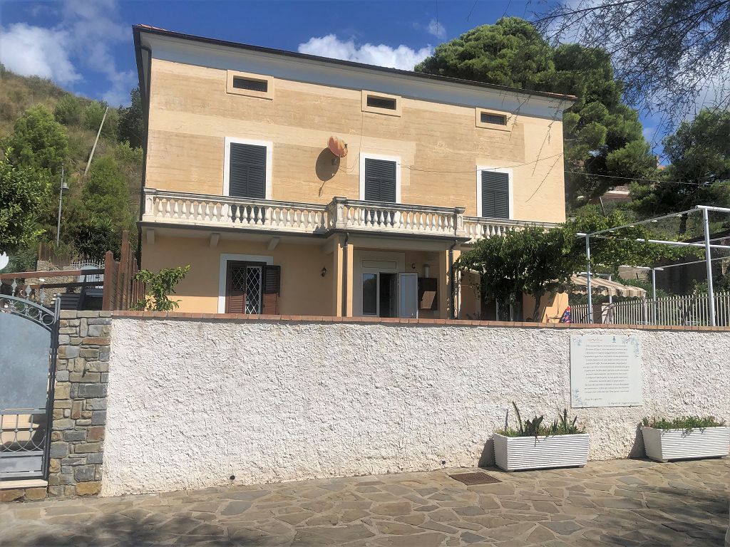 Villa Taliani aussen (2)